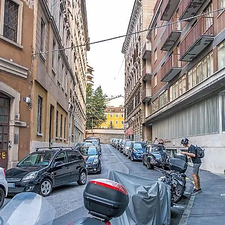 Hotel Elegante Vicino Stazione - Grey