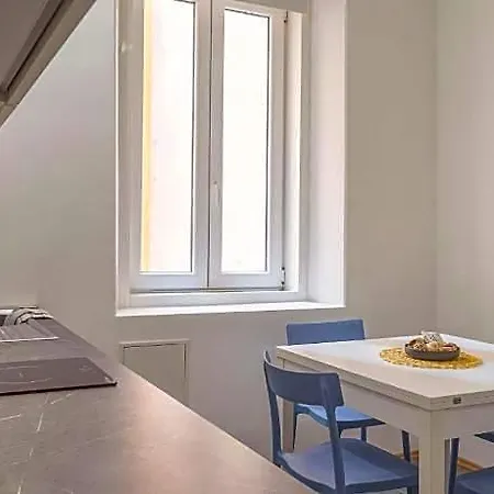 Elegante Vicino Stazione - Grey 3* Trieste