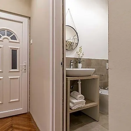 Elegante Vicino Stazione - Grey Hotel