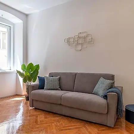 Elegante Vicino Stazione - Grey Hotel