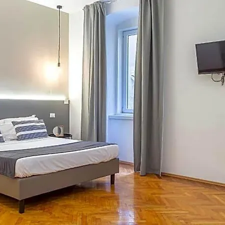 Hotel Elegante Vicino Stazione - Grey 3*